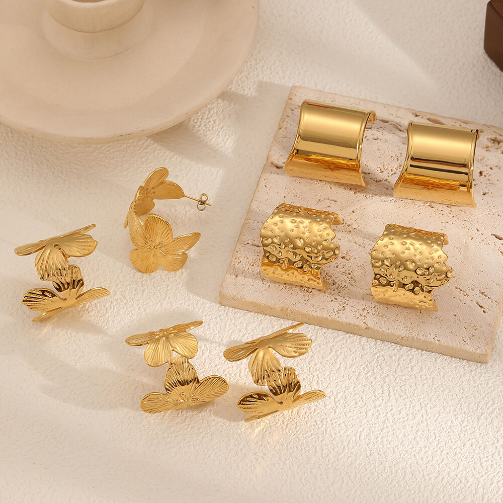 Boucles d'oreilles puces élégantes pour femme, rondes, en forme de fleur, en acier inoxydable étanche, couleur or (1 paire).