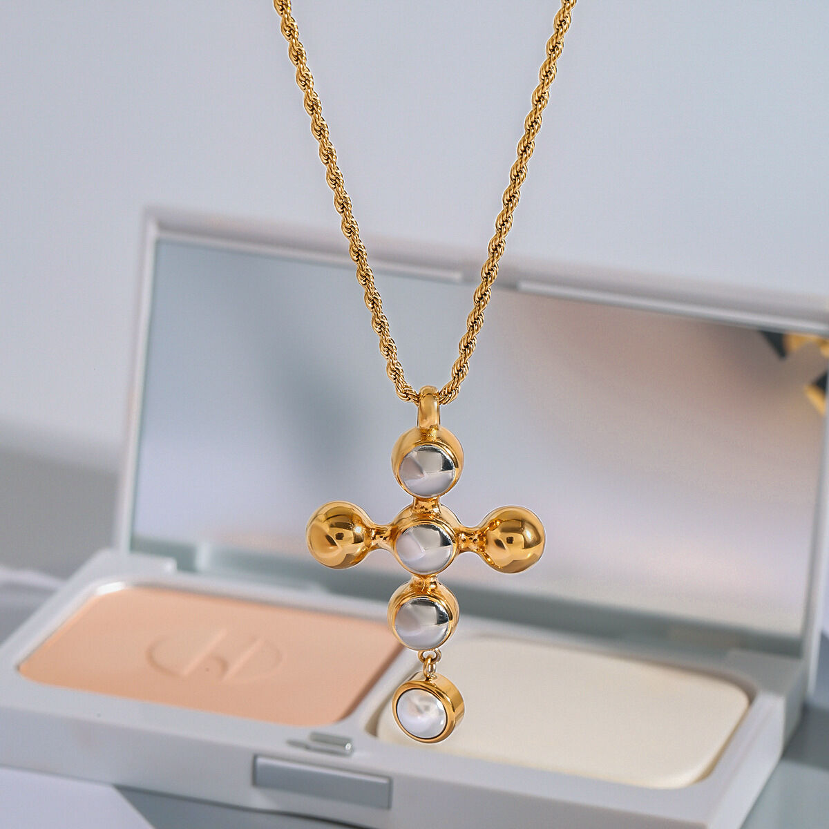 1 Stück Klassische Serie Modernes Schickes Kreuz Edelstahl Wasserdicht Gold & Silber Farbe Damenanhänger Bild5