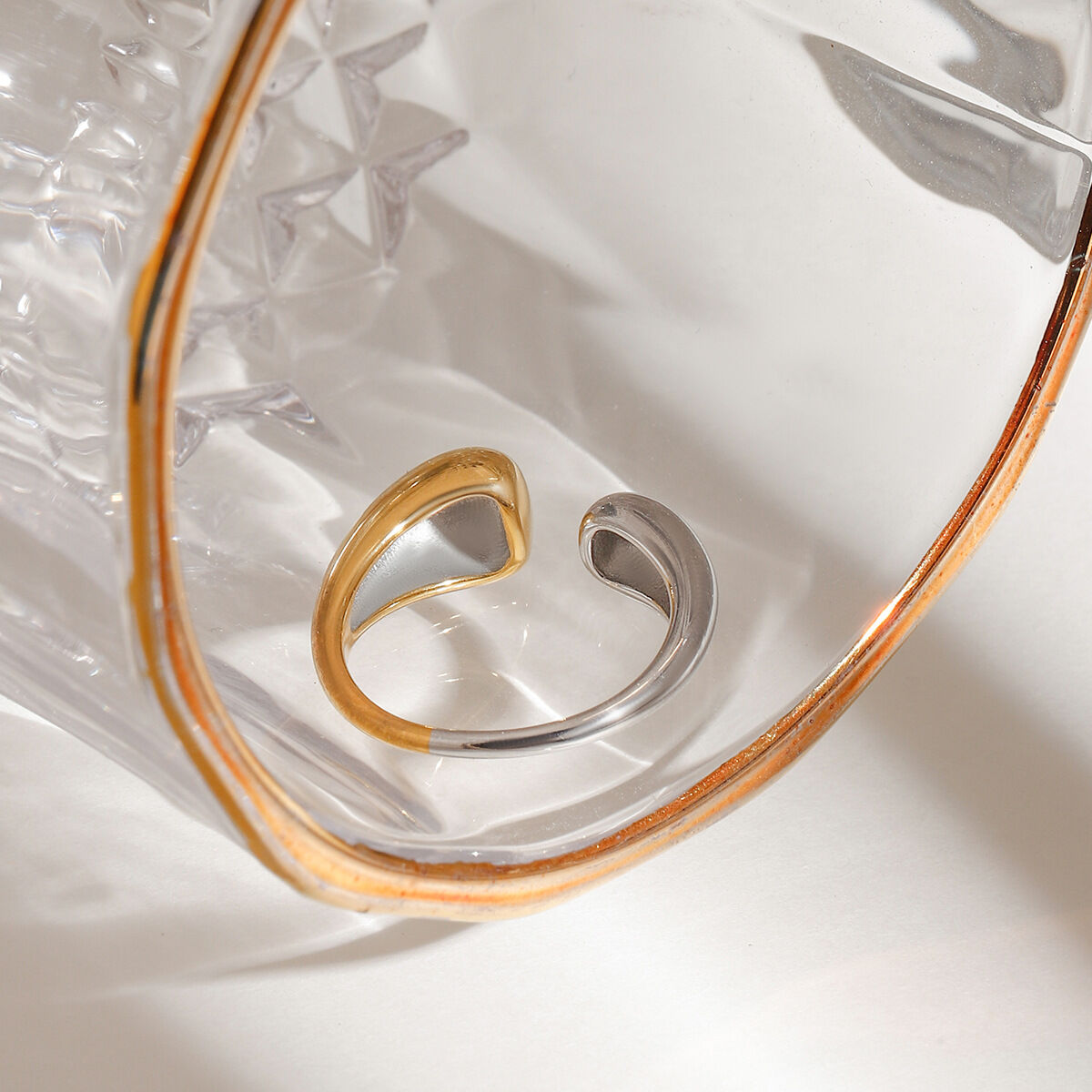 1 pezzo di anelli singoli da donna in acciaio inossidabile color oro e argento, impermeabili, serie concisa, in colori misti Immagine6