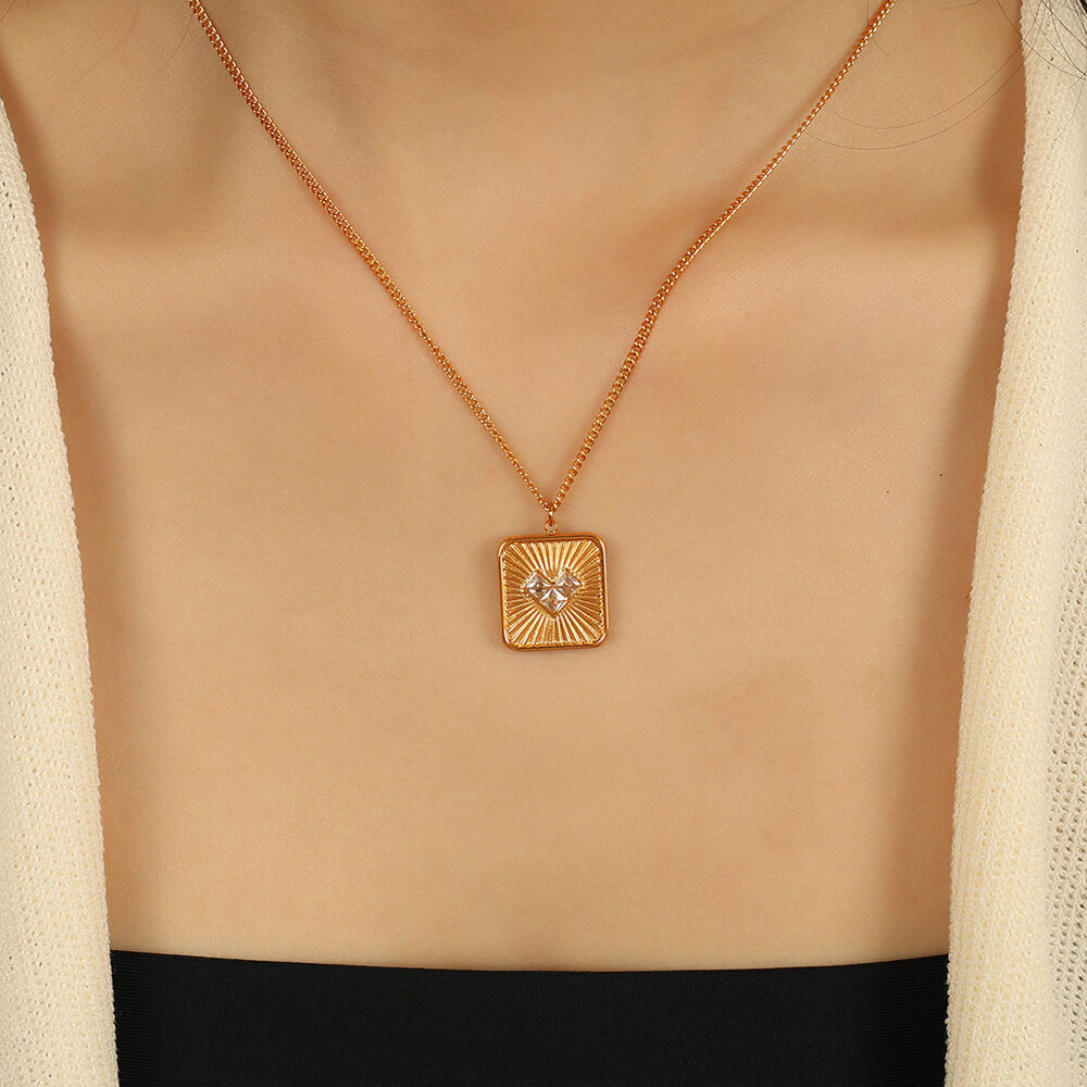 1 Piece Luxurious Series Retro Heart Titanium Steel   Gold Color  Women's Pendant Necklaces Picture3