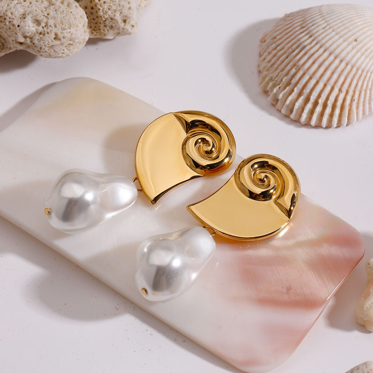 1 Pair Simple Series Retro Turtle Stainless Steel Waterproof   Gold Color  Pearl Women's Drop Earrings