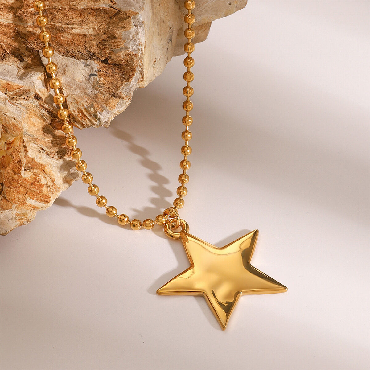 1 Stück Moderne Serie Täglich Massive Pentagramm Edelstahl Wasserdicht Goldfarbene Damenanhänger-Halskette