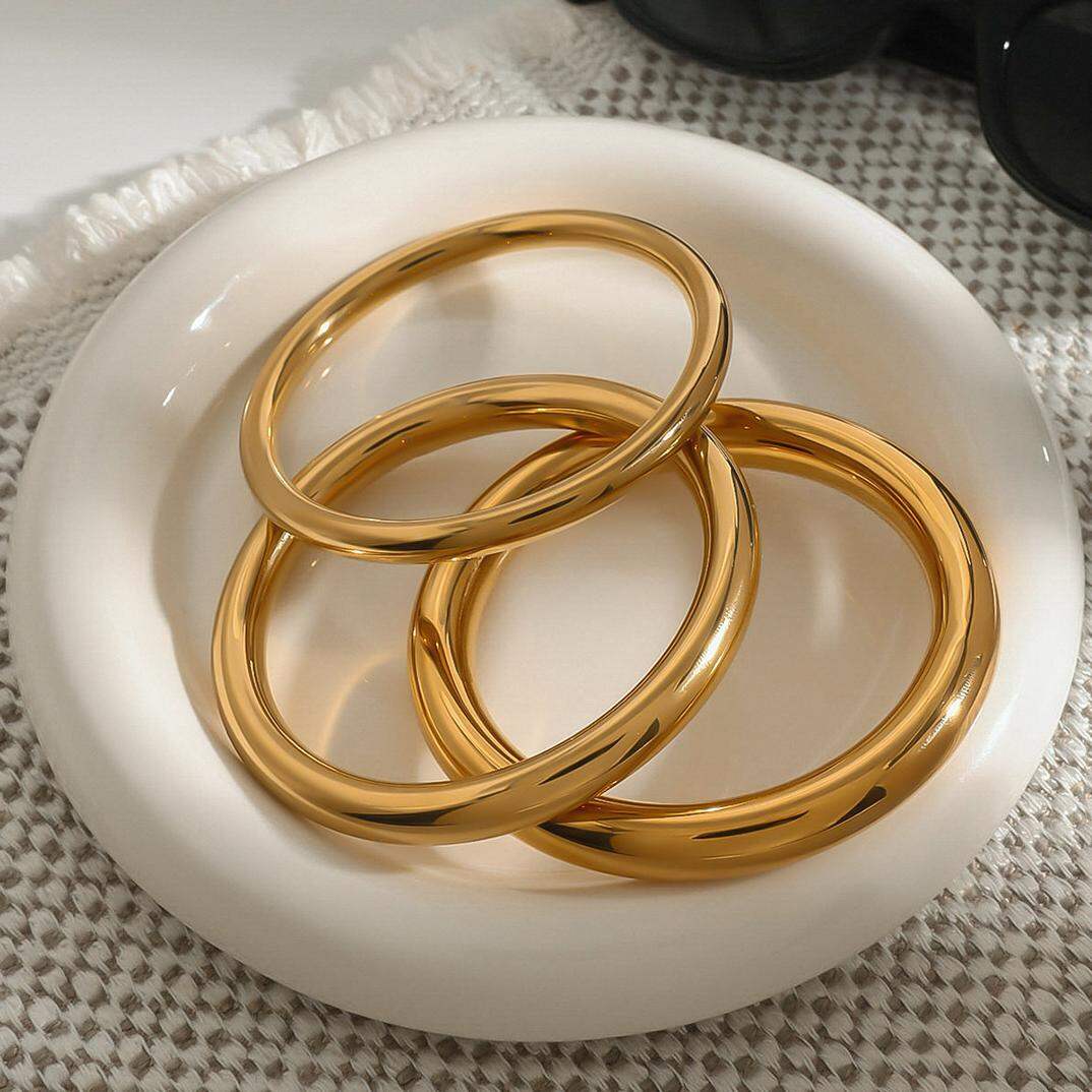 1 Stück Klassische Serie Stromlinienförmig Ringförmig Edelstahl Wasserdicht Goldfarben Damen Armreif