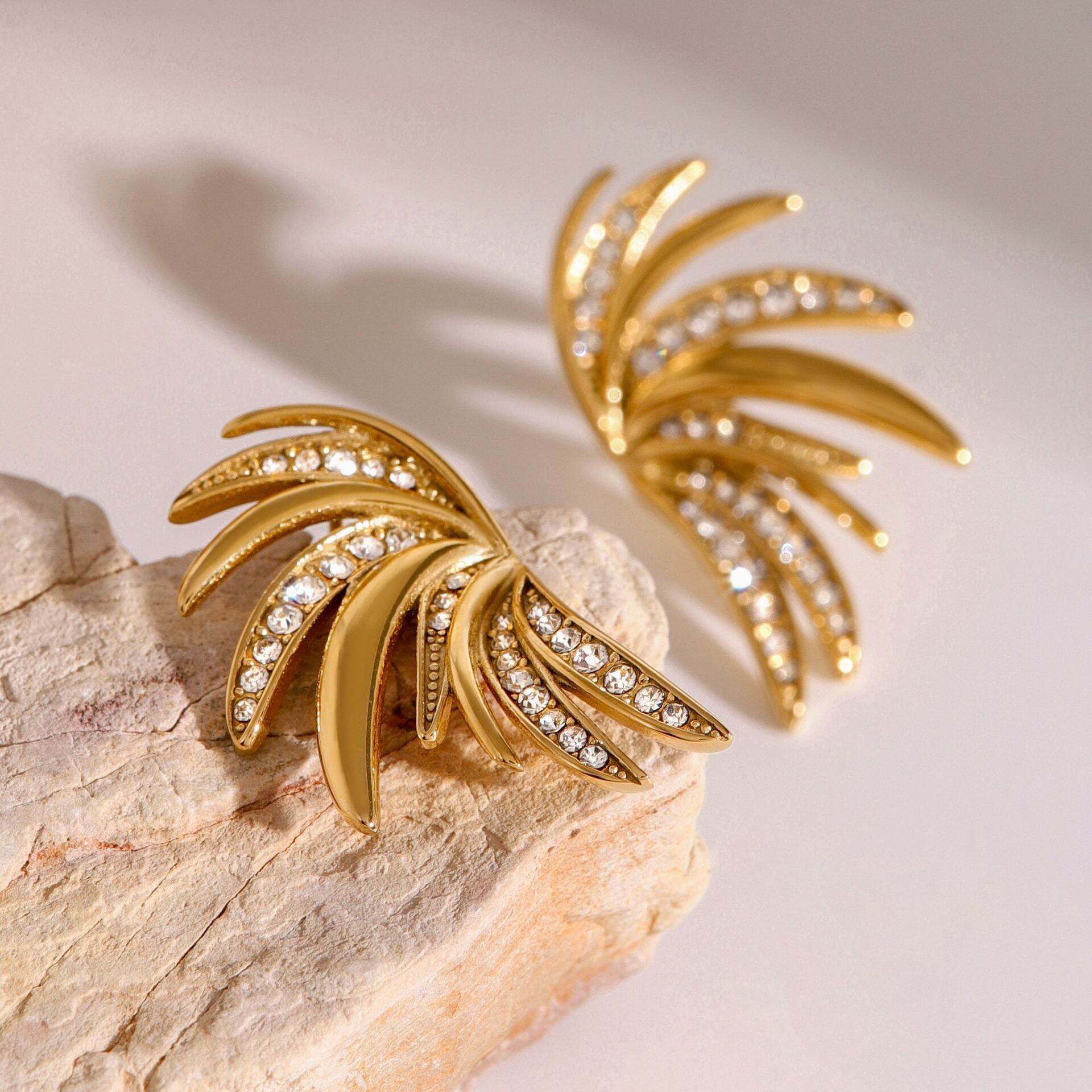 1 par de pendientes de botón con diamantes de imitación de acero inoxidable chapados en oro de 18 quilates para mujer, estilo geométrico, serie simple Imagen2