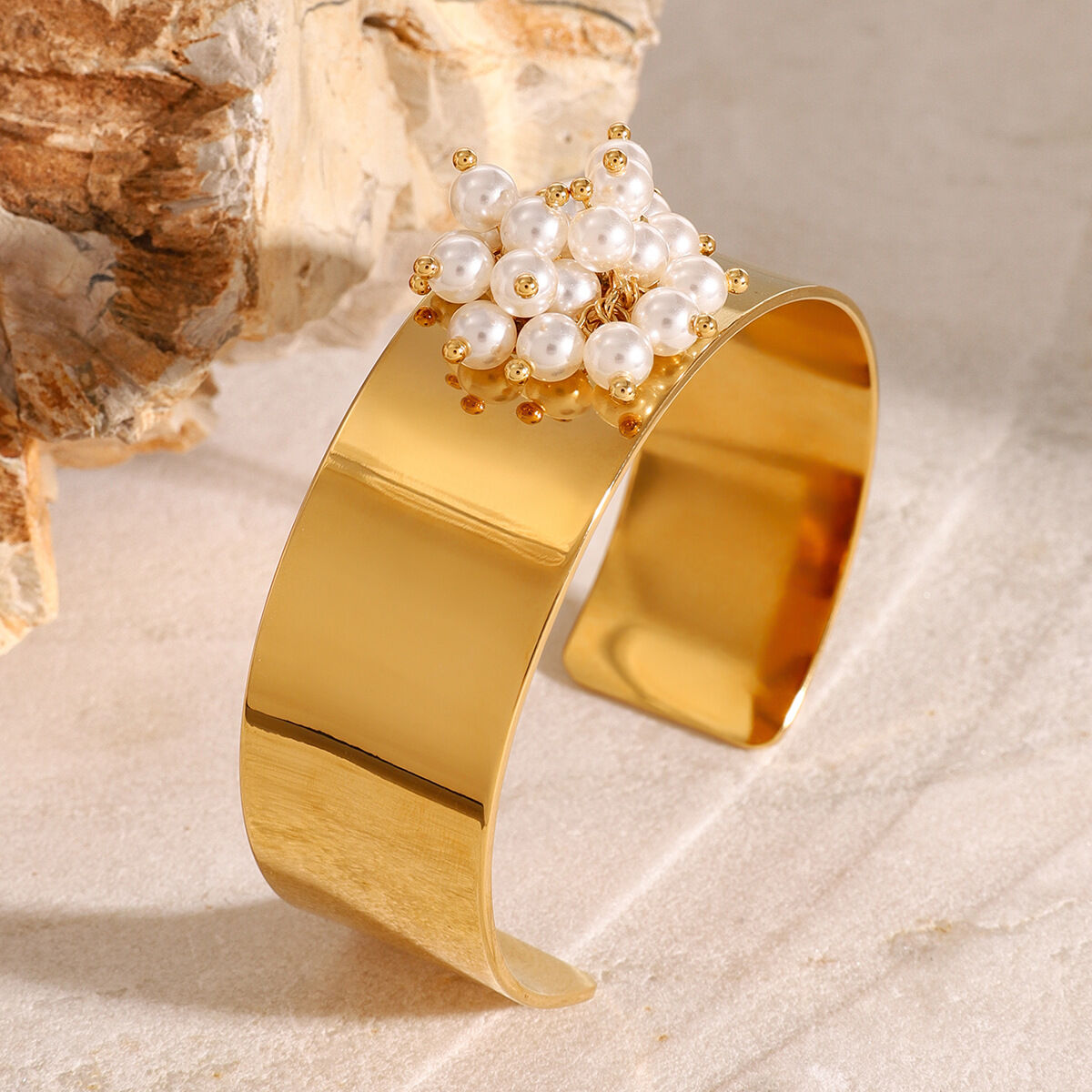 1 Stück Simple Series Retro Geometrischer Edelstahl 18 Karat vergoldete künstliche Perlenarmreifen für Damen Bild4