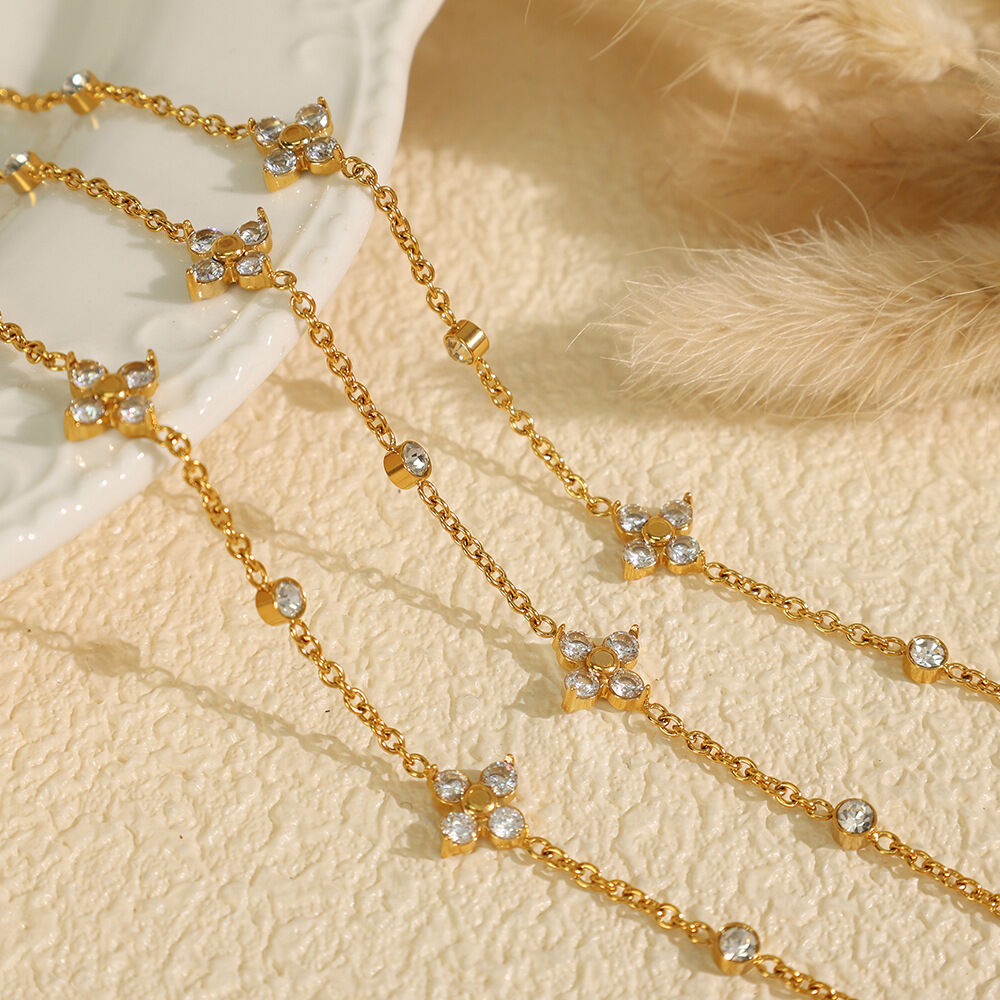 1 pezzo semplice serie semplice fiore acciaio inossidabile placcato oro 18K zircone donne braccialetti con ciondolo h5 Immagine3