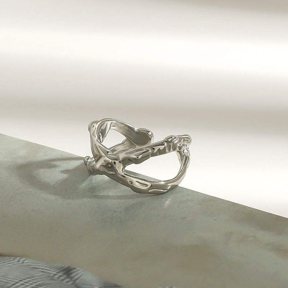 1 pezzo di anelli regolabili da donna in acciaio inossidabile, impermeabili, color argento, con trama martellata, serie affascinante e progettabile