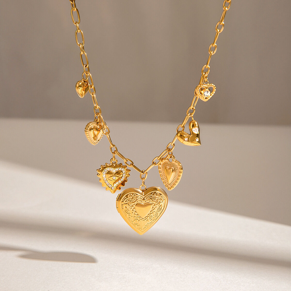 Collana con ciondolo fai da te da donna in acciaio inossidabile color oro impermeabile, a forma di cuore, alla moda, serie classica, 1 pezzo h5 Immagine3