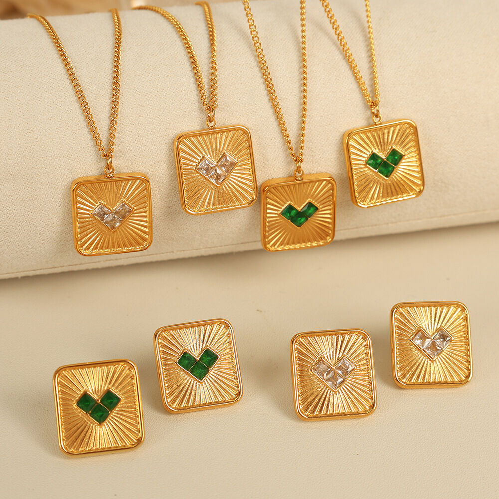 1 Piece Luxurious Series Retro Heart Titanium Steel   Gold Color  Women's Pendant Necklaces