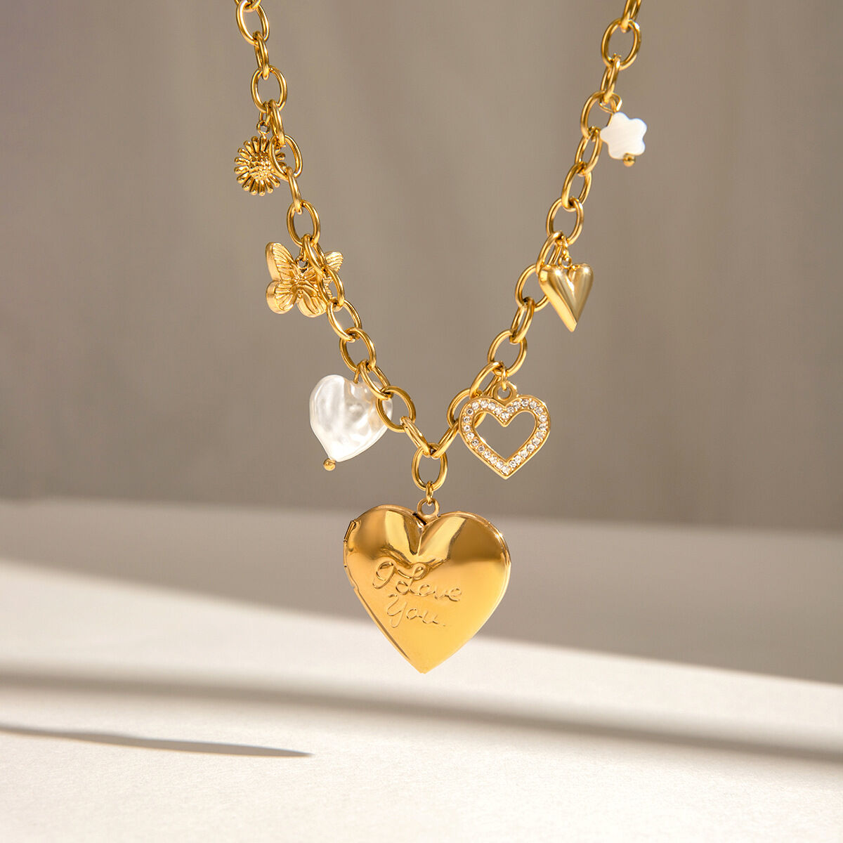 1 Stück Klassische Serie Exquisite Herzform Schmetterling Edelstahl Wasserdicht Goldfarben DIY Anhänger Halsketten für Damen Bild3