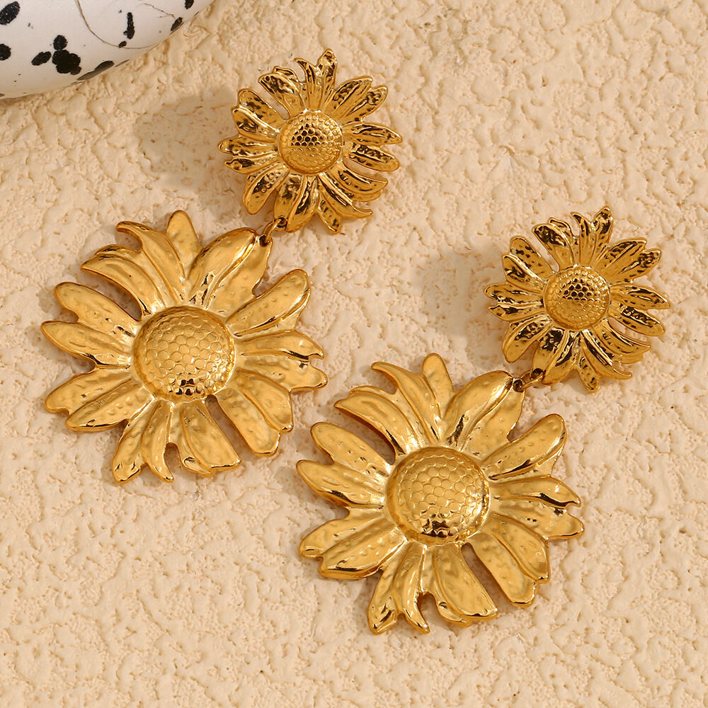Boucles d'oreilles pendantes pour femme, en acier inoxydable doré, ornées de fleurs naturelles (1 paire), collection Luxe. h5 Image4