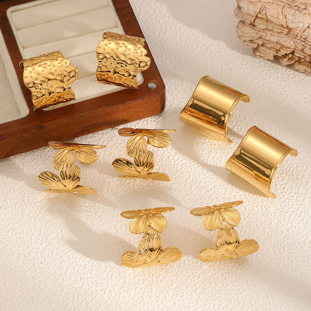 1 Pair Elegant Style Daily Flower Shape Round Stainless Steel Waterproof Gold Color Women's Stud Earrings Picture3