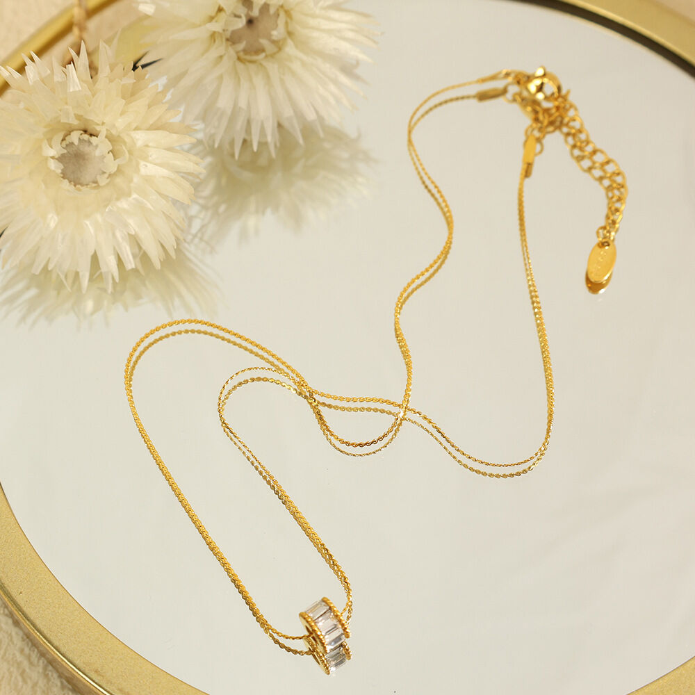 1 Piece Elegant Series Classic Daily Round Stainless Steel Waterproof Gold Color Women's Pendant Necklaces Picture4