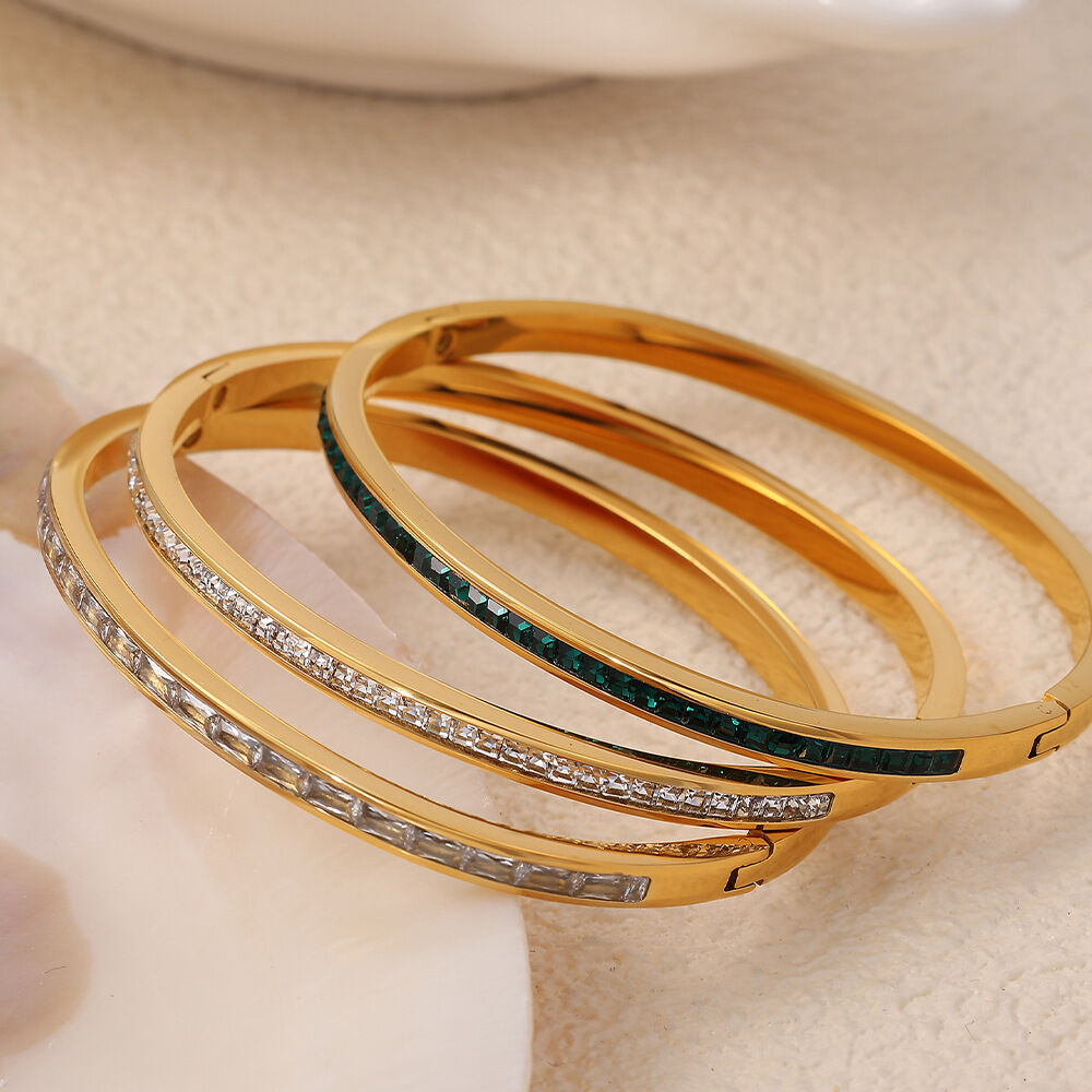 1 Stück Exquisite Series Klassisches Karomuster Leichtes Edelstahl Wasserdicht Goldfarbene Damenarmreifen