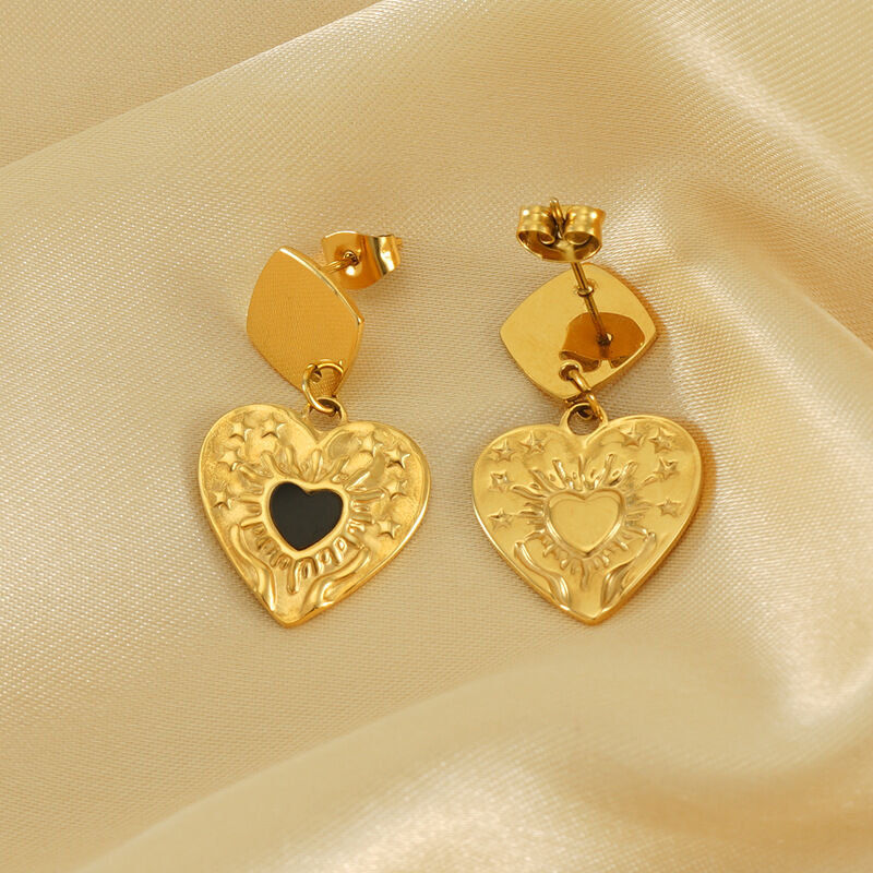 1 paio di orecchini pendenti in acciaio inossidabile semplici a forma di cuore geometrico con goccia d'olio, orecchini versatili da donna in acciaio al titanio placcato in oro  con motivo martellato 2