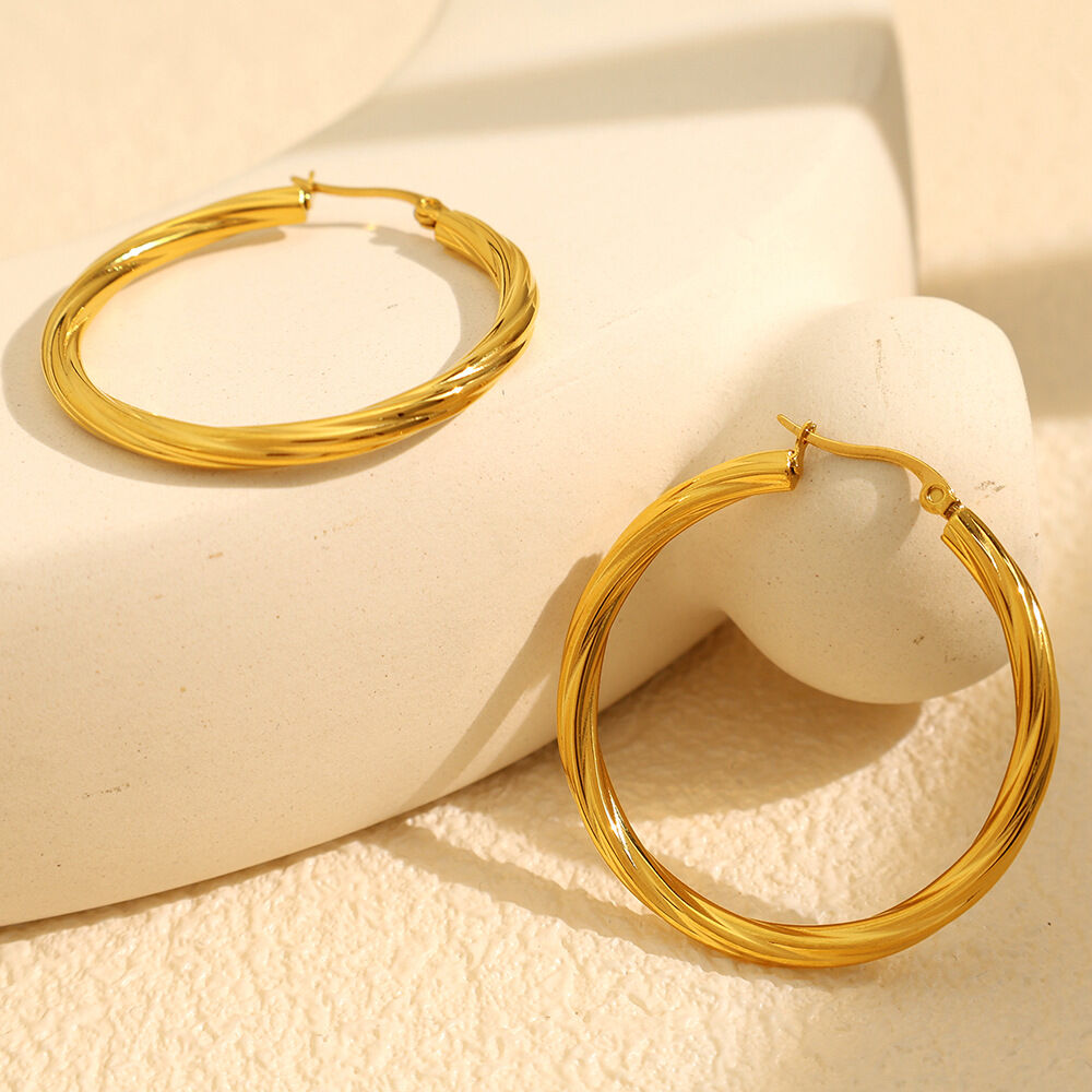 1 paio di orecchini a cerchio da donna in acciaio al titanio geometrico elegante della serie classica placcati in oro h5Immagine5