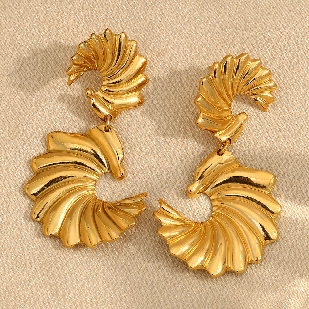 1 Pair Luxurious Series Retro Solid Color Stainless Steel Waterproof   Gold Color  Women's Drop Earrings
