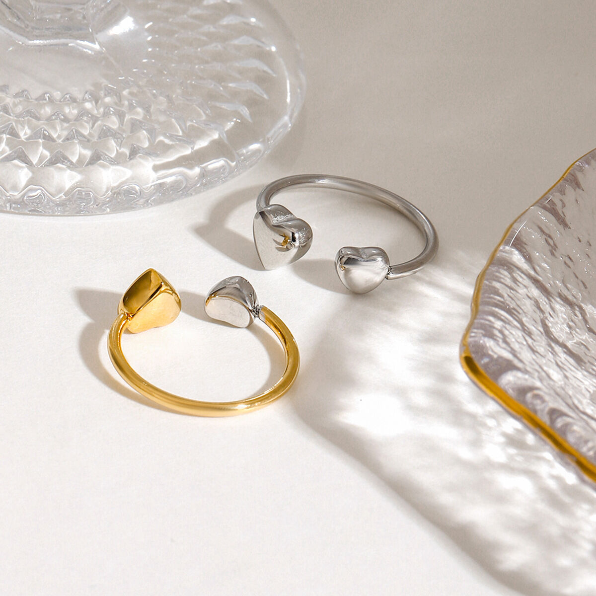 1 paar minimalistische, waterdichte, verstelbare damesringen uit de Romantic Series met hartjes, gemaakt van roestvrij staal in goudkleur. h5 Afbeelding4