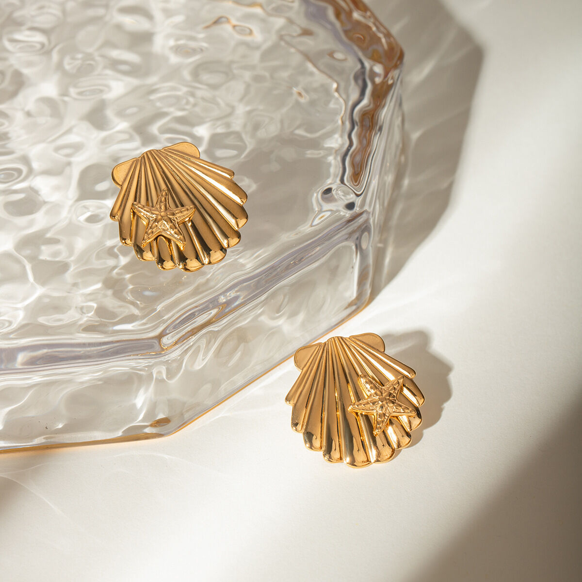boucles d'oreilles en forme d'étoile de mer collante en acier inoxydable or  de la série océan d' de style ins transfrontalier européen et américain, bijoux pour femmes Image4