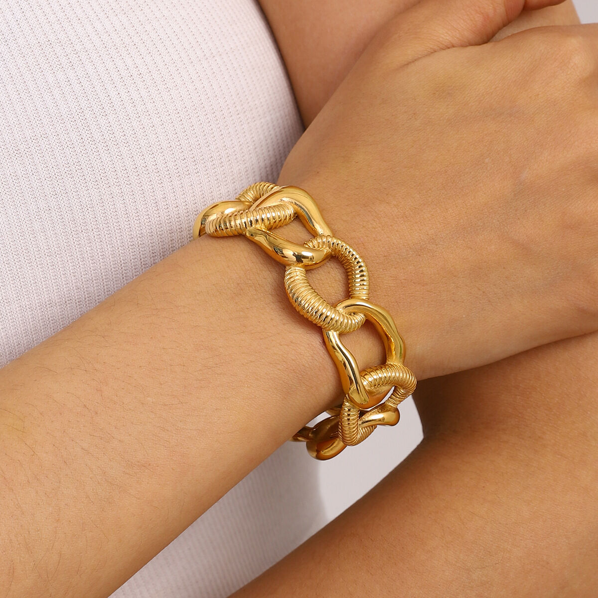 1 Piece Stylish Series Modern Daily Solid Knot Stainless Steel Waterproof Gold Color Women's Bangles h5 Picture3