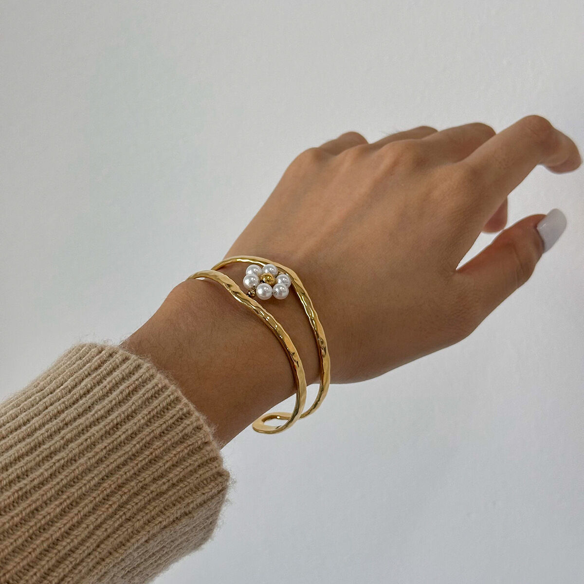 1 Piece Elegant Flower Stainless Steel Waterproof Gold Color Cuff Bracelet 2