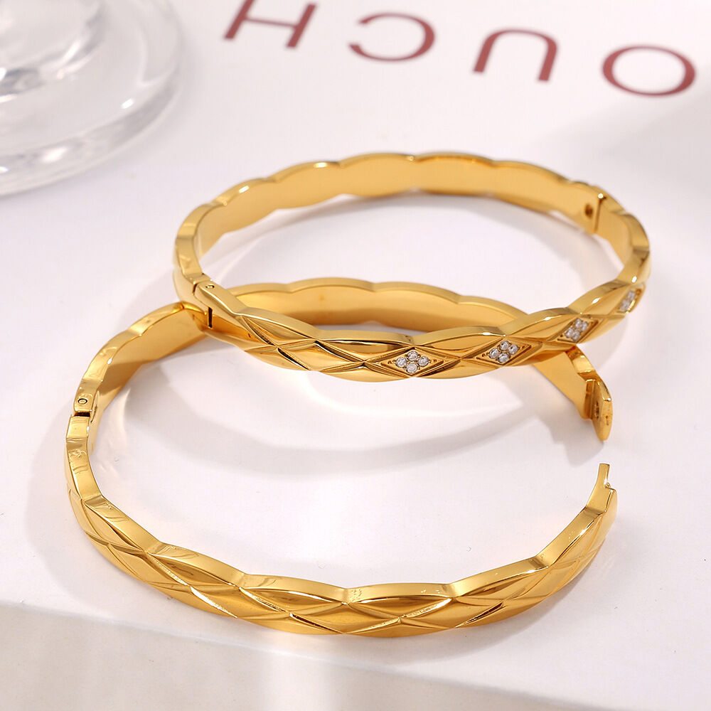 1 Stück Elegante Retro-Serie, rautenförmiges, charmantes, wasserdichtes Edelstahl-Armband in Goldfarbe für Damen 2