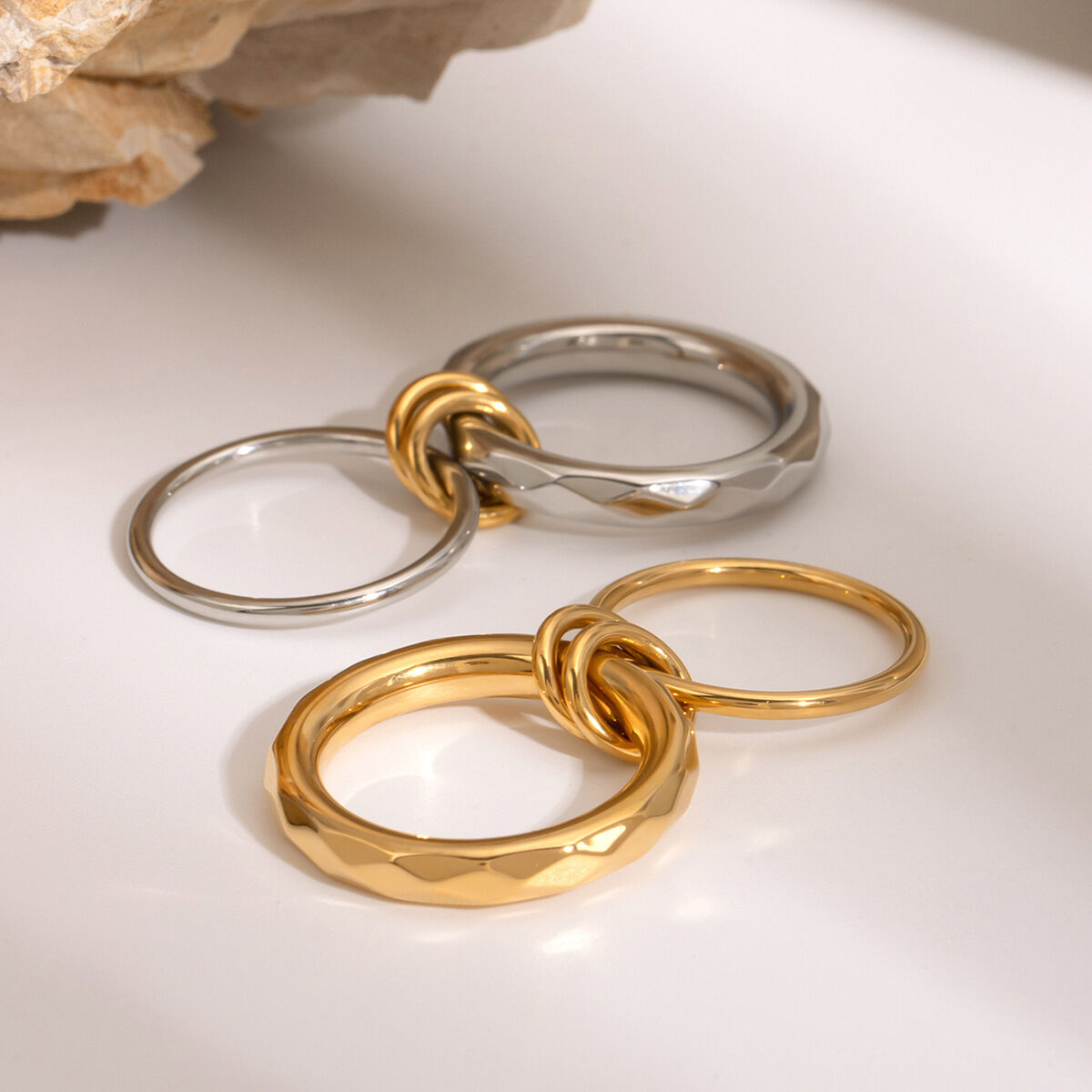 1 Paar Simple Series Einfacher geometrischer Edelstahl 18 Karat vergoldeter Damen-Einzelring 2