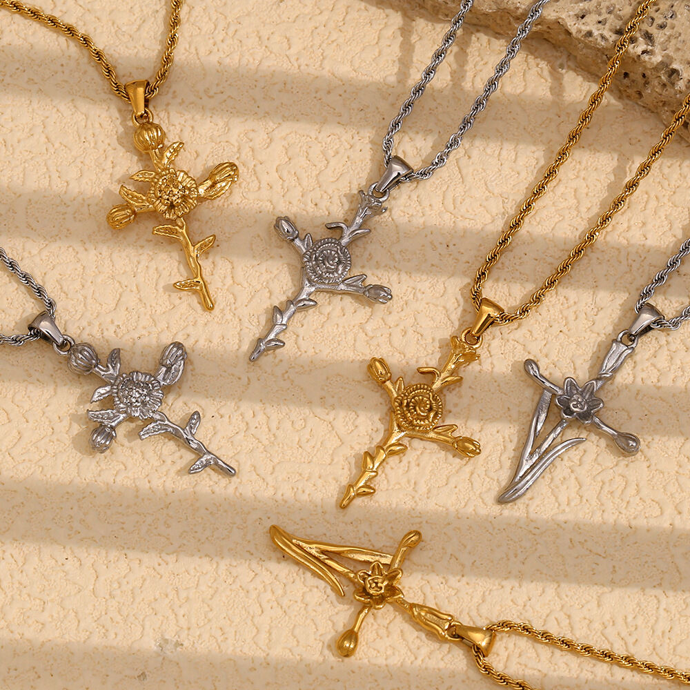 1 Piece Romantic Series Retro Flower Stainless Steel Waterproof Gold Color Women's Pendant Necklaces h5 Picture3