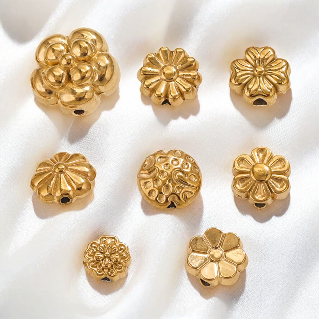 1 par de colgantes de flores retro chapados en oro de 18 quilates para mujer Imagen4