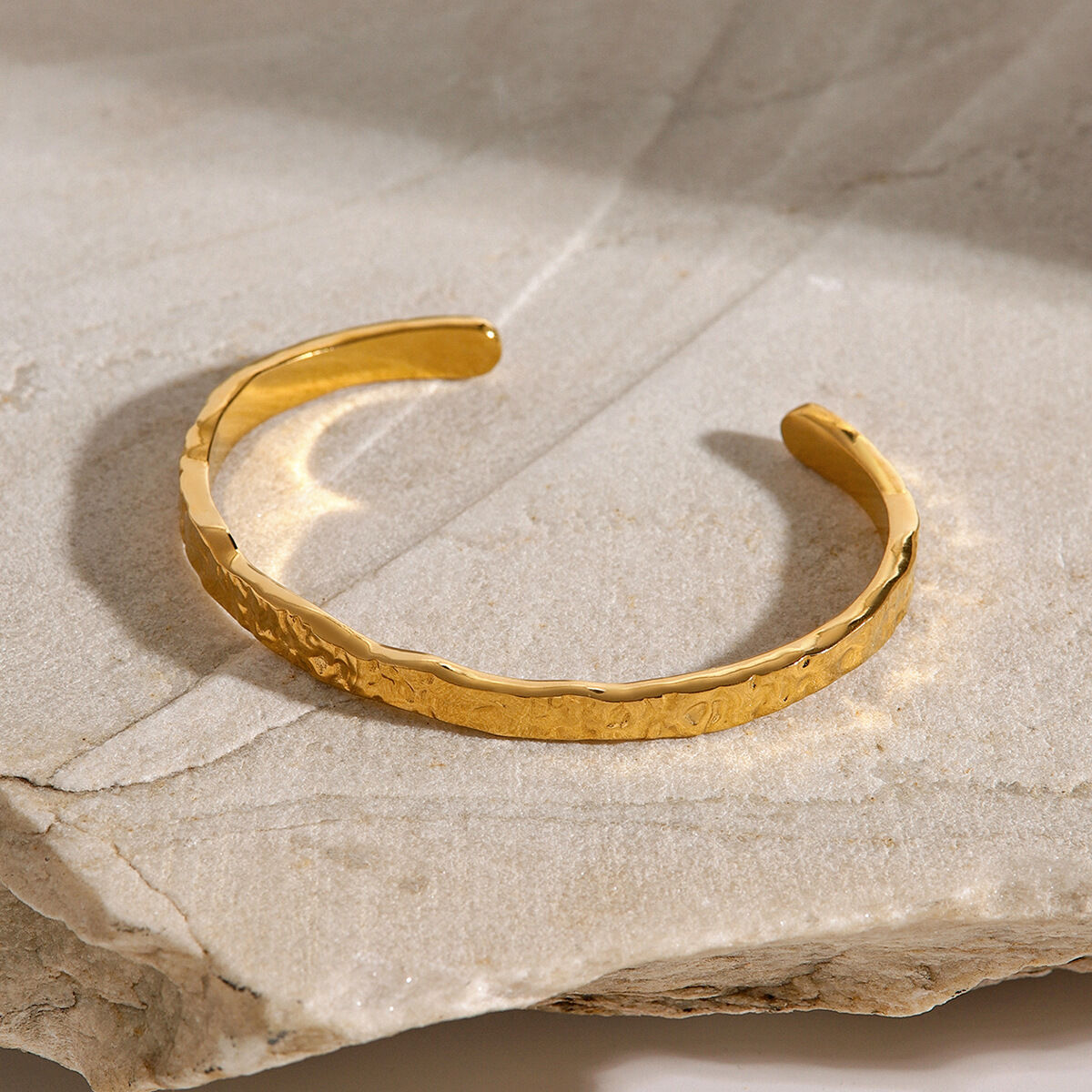 Pulseras para mujer de acero inoxidable chapadas en oro de 18 quilates, estilo retro, de serie simple, de color sólido. h5 Imagen4