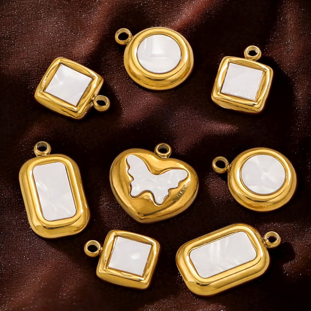 1 paio di pendenti da donna placcati in oro  con cuore retrò della serie semplice Immagine3