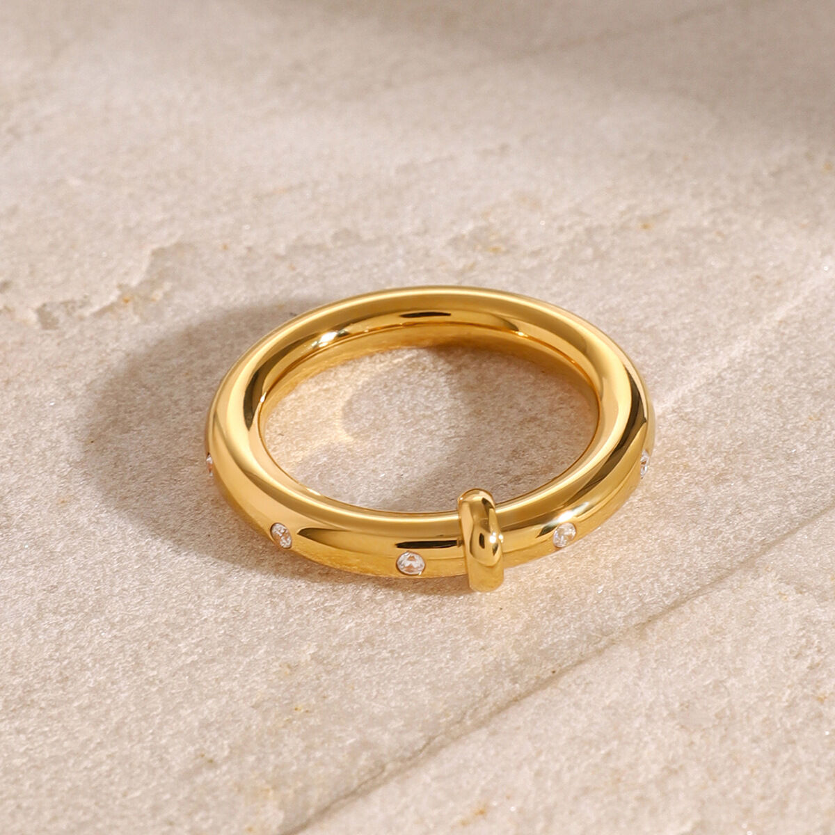 1 Paar Simple Series Einfacher, einfarbiger Edelstahlring mit 18 Karat vergoldetem Strass für Damen 2