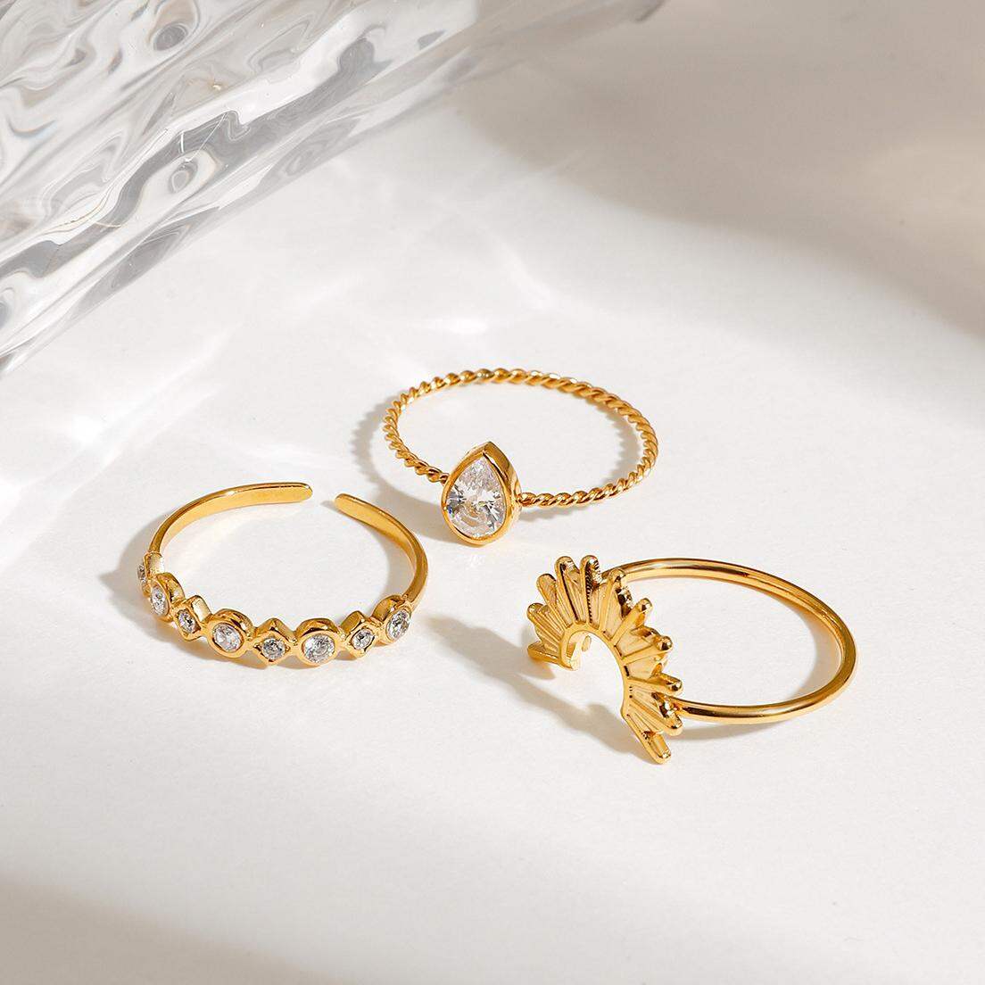 Ensemble de bagues pour femmes de la série luxueuse Charming Droplet, en acier inoxydable étanche et couleur or (1 pièce).