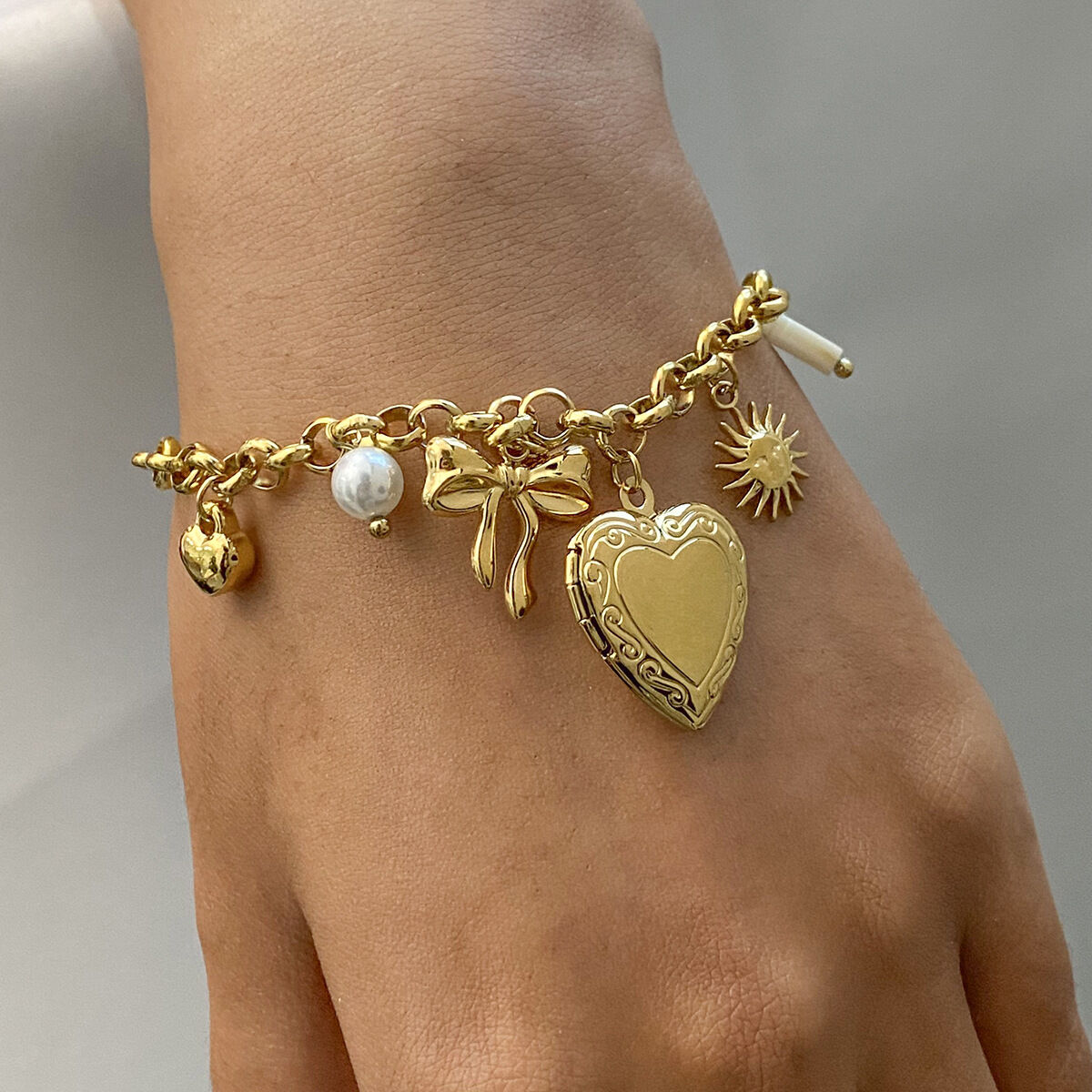 1 pezzo semplice serie  stile amore/cuore forma acciaio inossidabile placcato oro 18k donne braccialetti con ciondoli h5 Immagine3