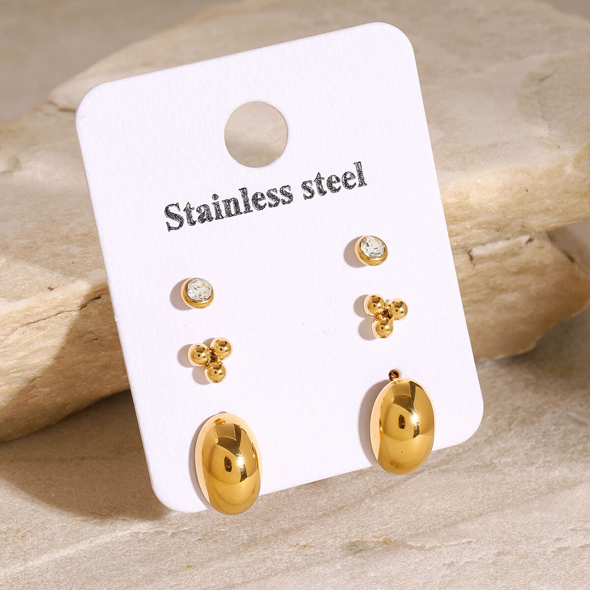 1 Paar Simple Series Klassische geometrische Ohrstecker aus Edelstahl mit 18 Karat vergoldetem Zirkonia für Damen 2