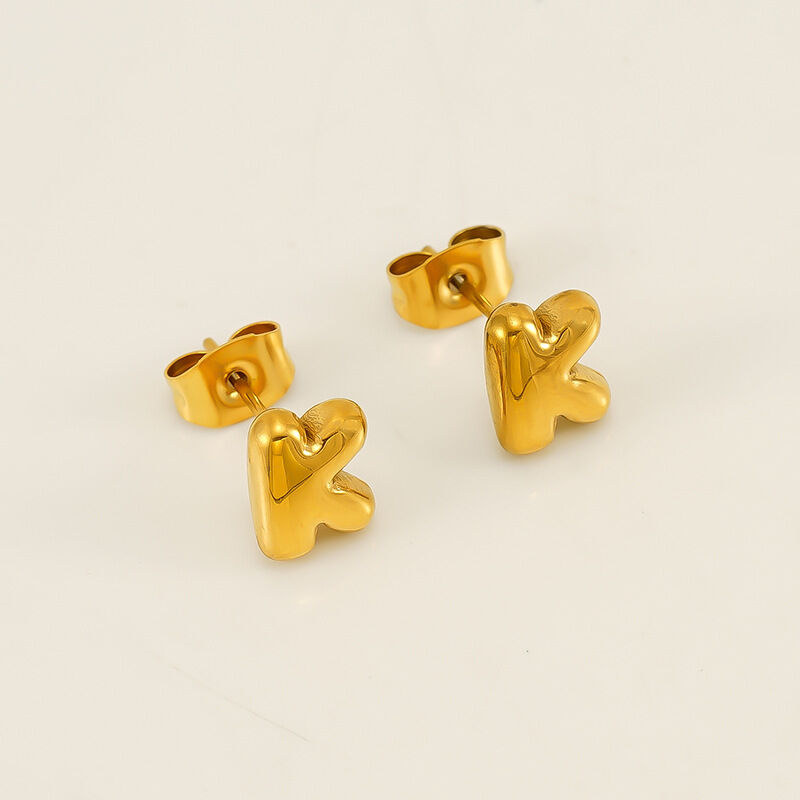 1 Paar einfache Serie elegante Buchstaben Titan Stahl 18 Karat vergoldet Frauen Ohrstecker Bild5