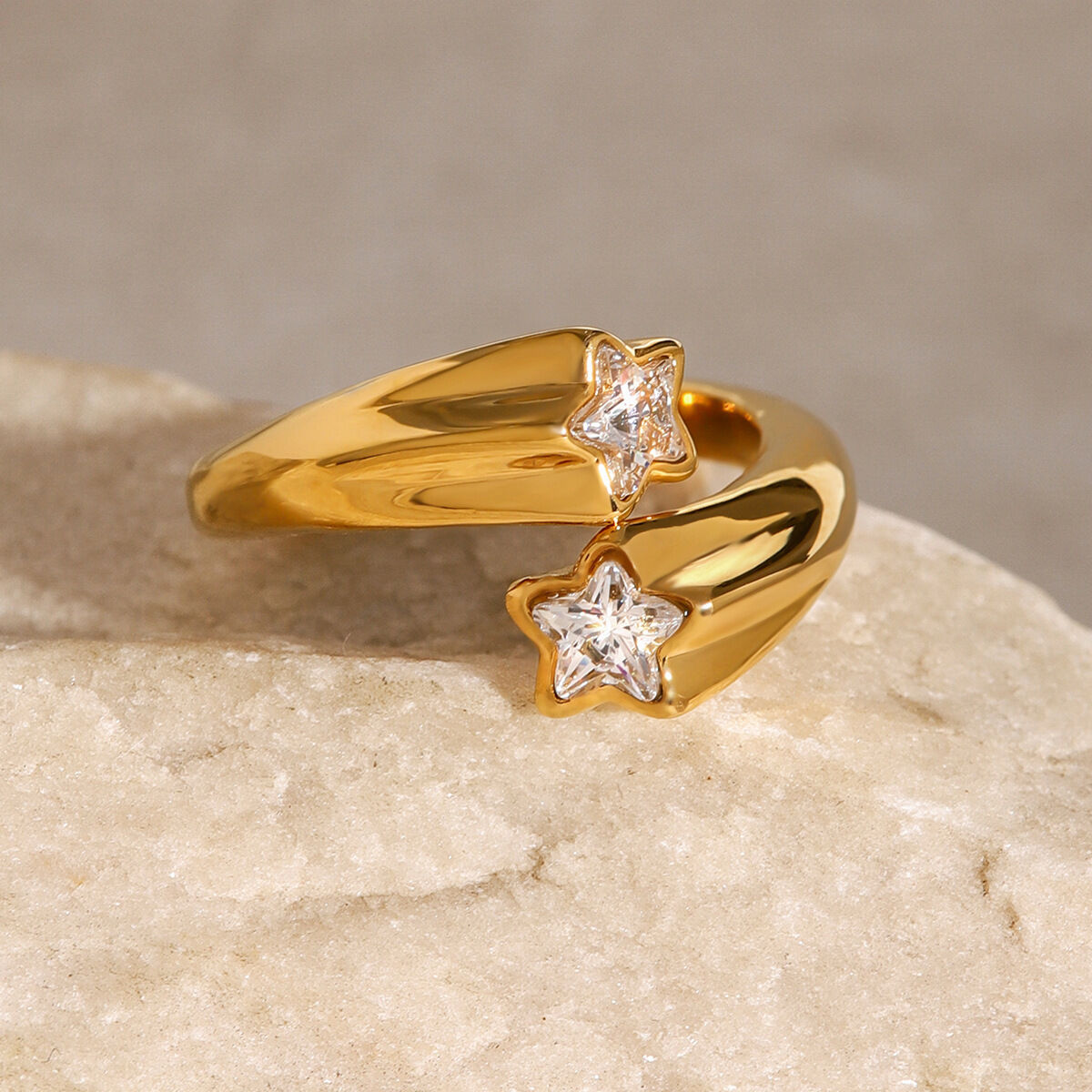 1 par de anillos ajustables para mujer con diseño de pentagrama de acero inoxidable chapado en oro de 18 quilates y diamantes de imitación. Imagen4