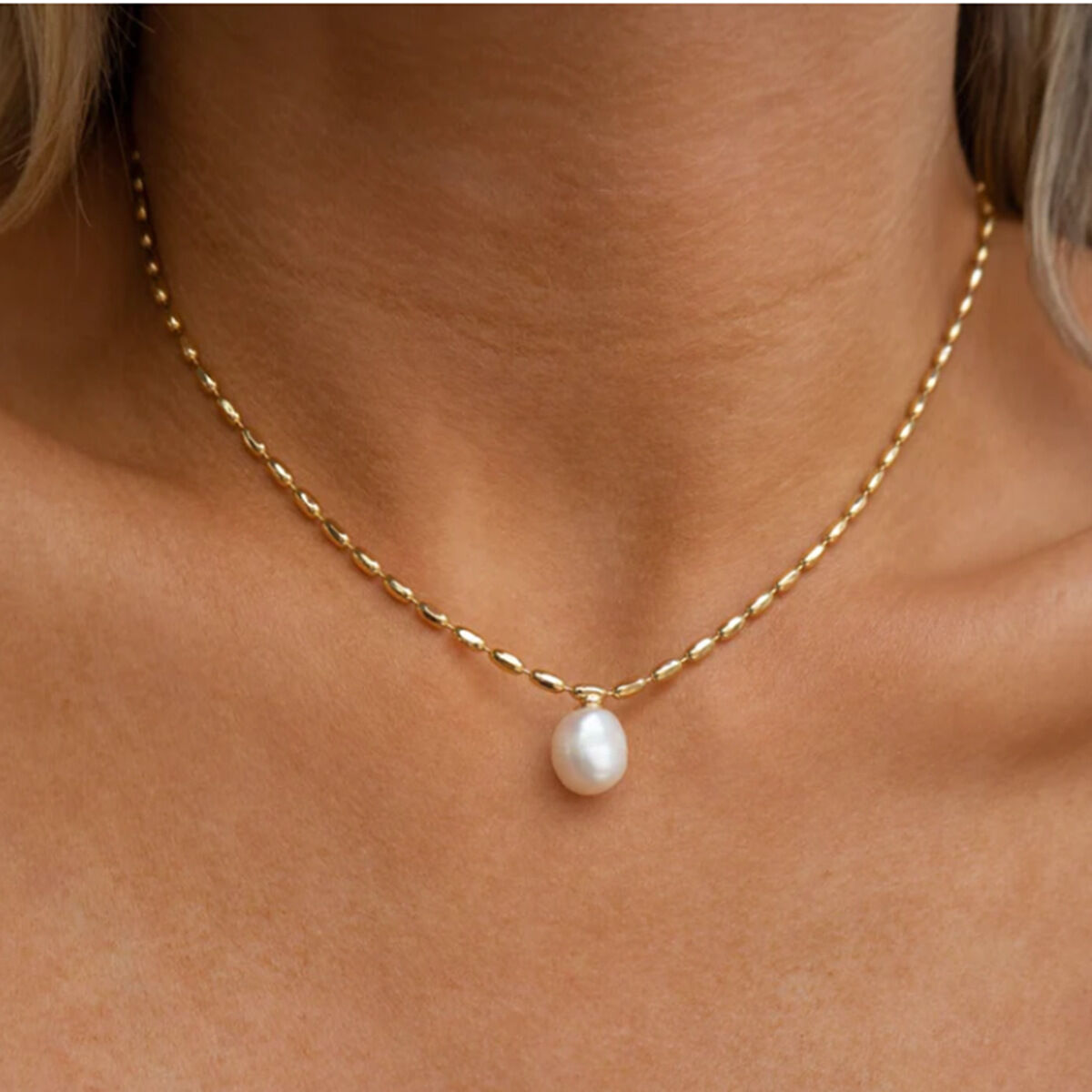 Collar con colgante de perlas artificiales para mujer, serie clásica, retro, de acero inoxidable chapado en oro de 18 quilates. h5 Imagen4