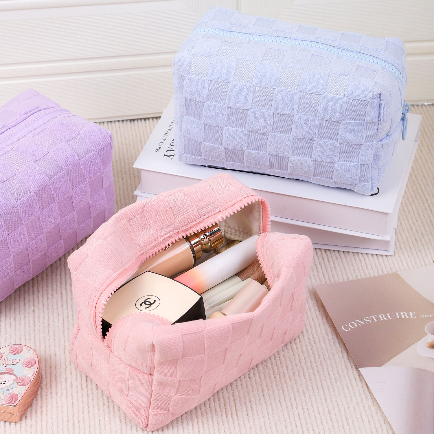 1 Piece Romantic Series Classic Plaid High-capacity Flocking Women's Cosmetic Bags 2