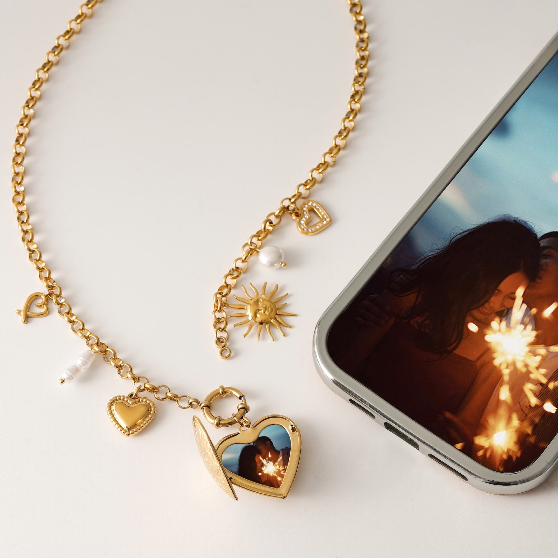 Collier pendentif romantique chic en forme de cœur et de soleil, en acier inoxydable étanche couleur or, à faire soi-même pour femme (1 pièce)