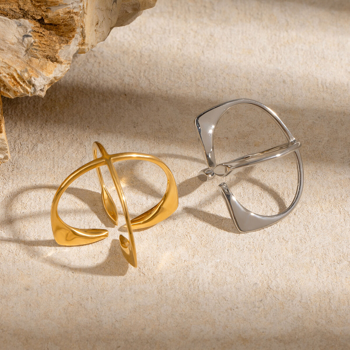 1 Paar Simple Series Einfache geometrische Edelstahl 18 Karat vergoldete verstellbare Damenringe h5Bild3