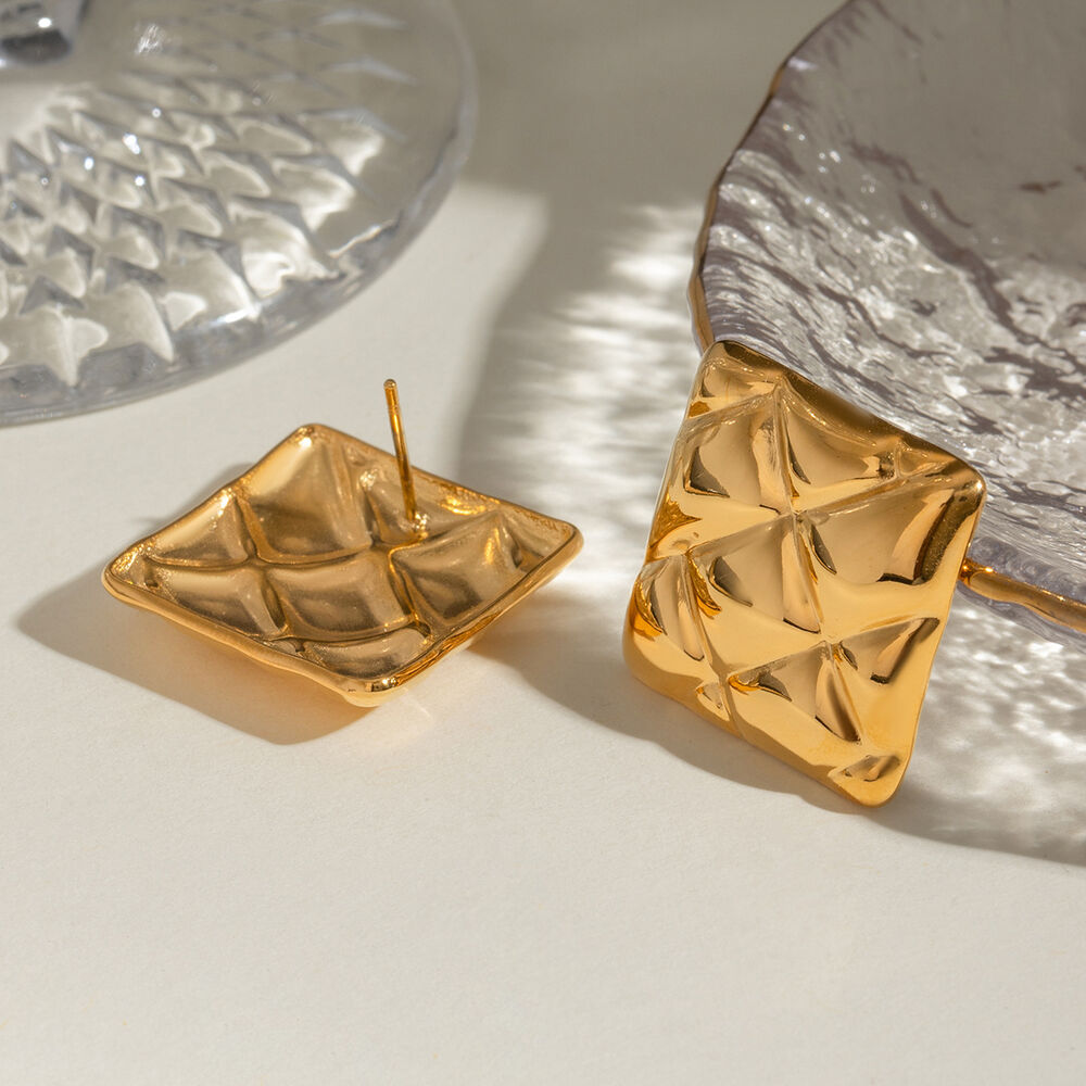 1 paio di orecchini a bottone retrò a forma quadrata in acciaio inossidabile color oro impermeabili h5Immagine3
