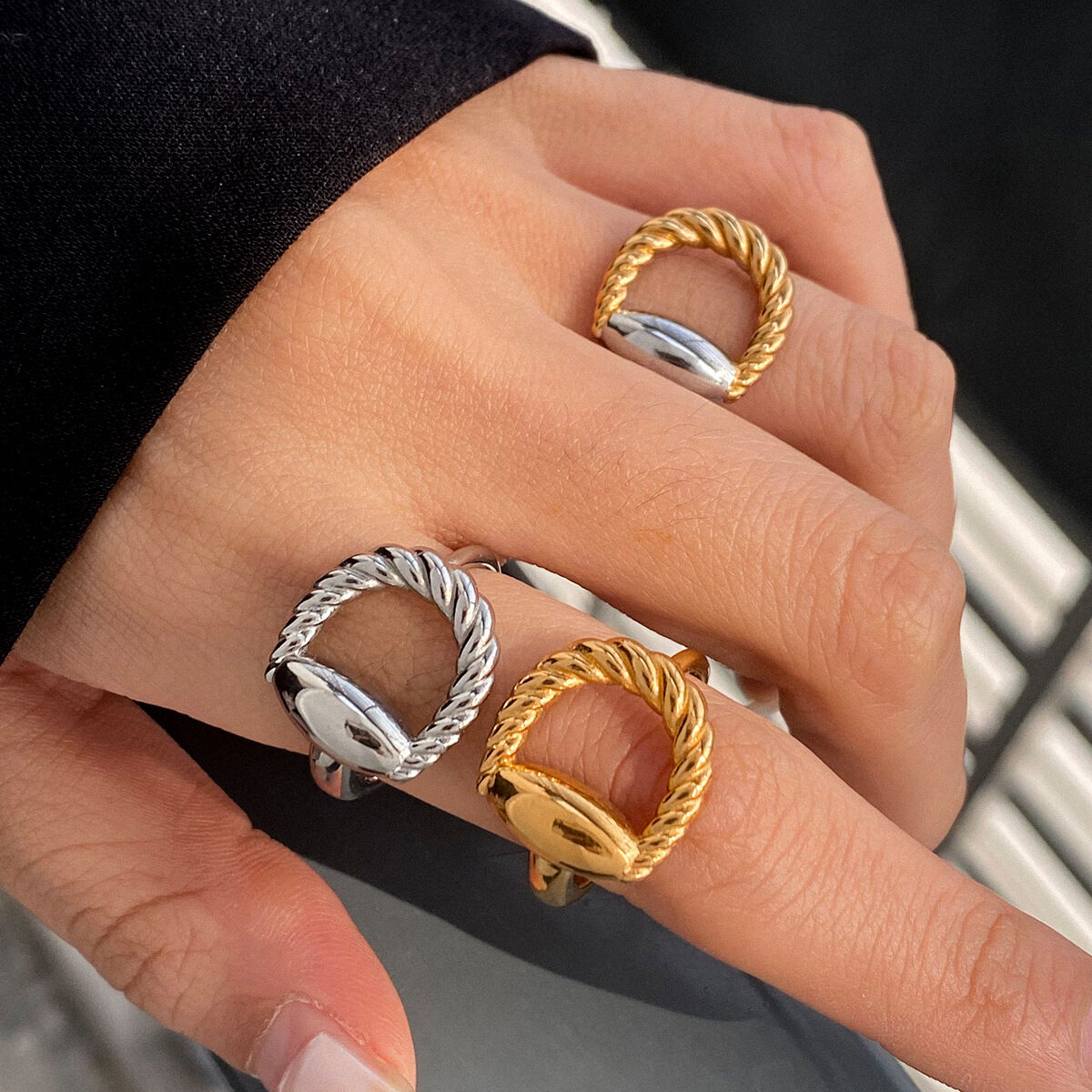 Anelli singoli da donna in acciaio inossidabile color oro impermeabile con treccia a forma di D, 1 pezzo, progettabili h5 Immagine3