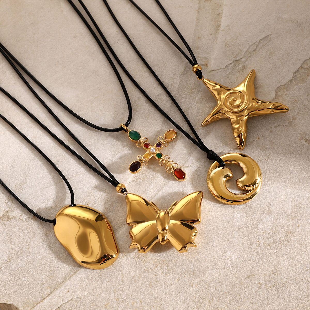 1 pezzo semplice serie  stile farfalla in acciaio inossidabile placcato oro  collane con ciondolo da donna Immagine3