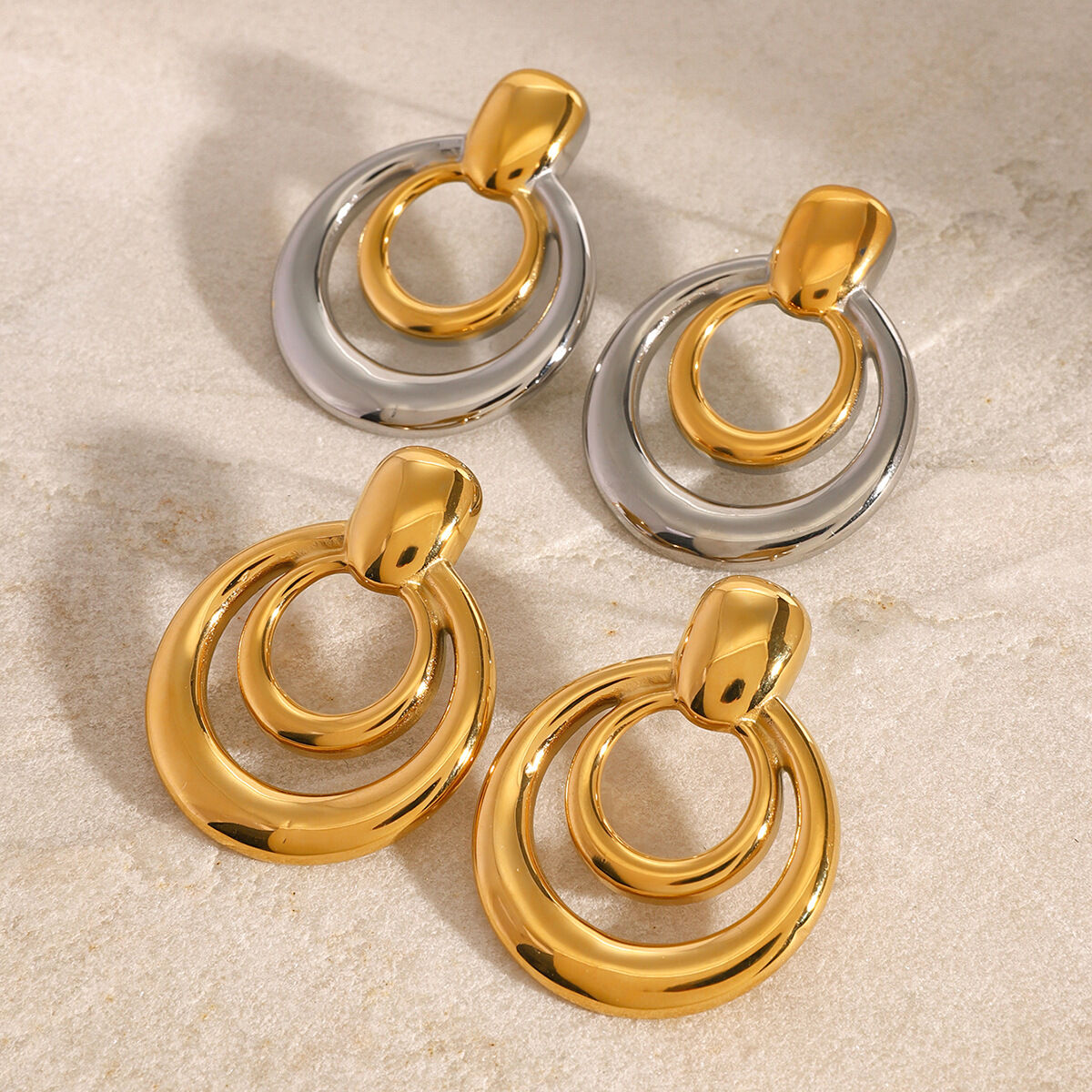 1 pair simple classic style hollowed-out round shape titanium steel  gold plated women's stud earrings 2