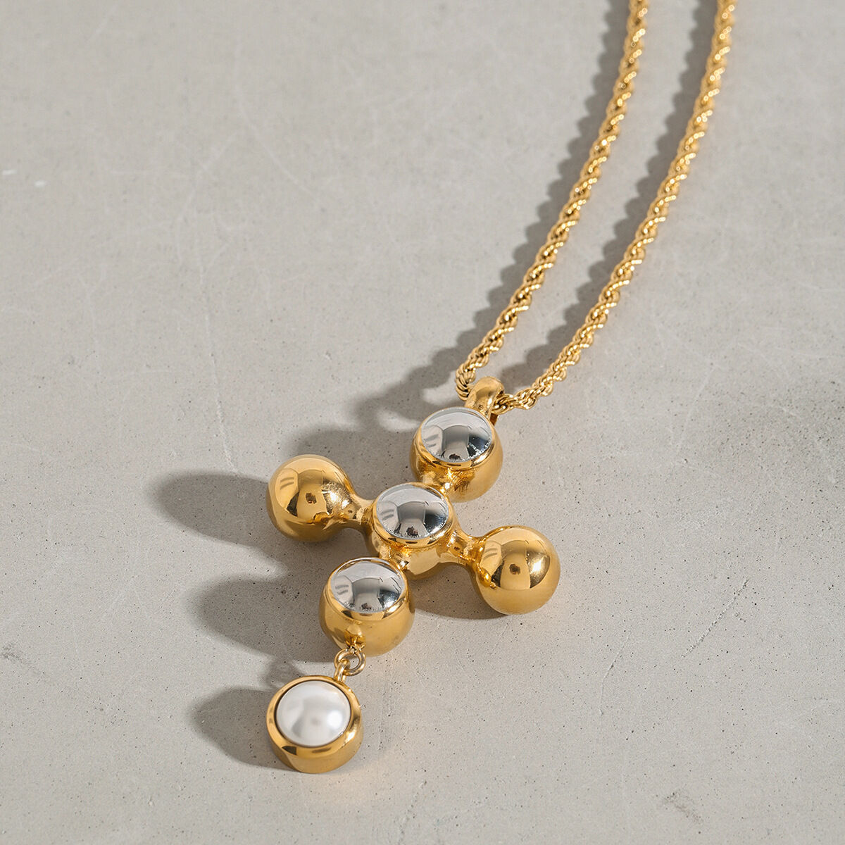 1 Stück Klassische Serie Modernes Schickes Kreuz Edelstahl Wasserdicht Gold & Silber Farbe Damenanhänger