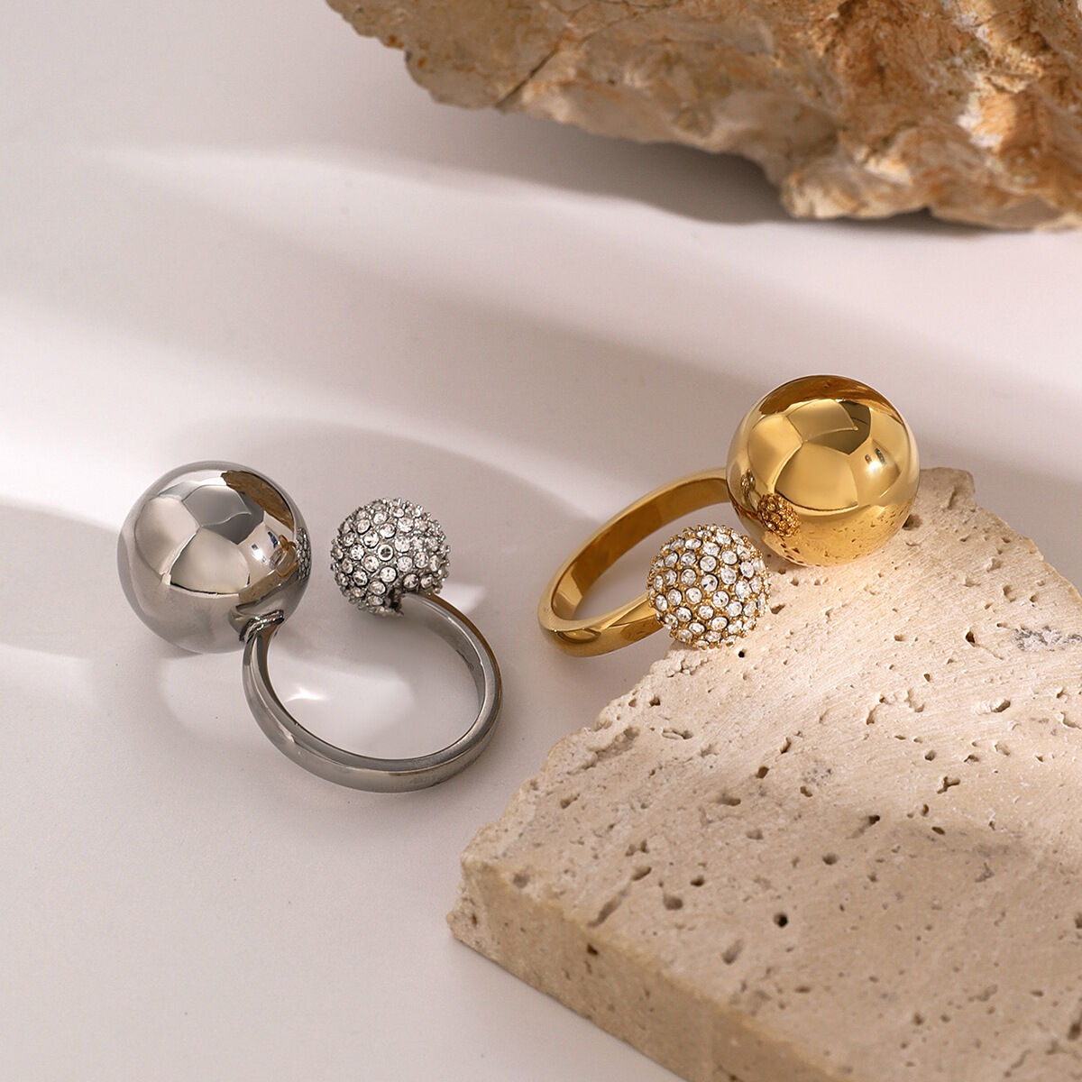 1 paio di perline in acciaio inossidabile oro 18k asimmetriche intarsiate con diamanti anello aperto versatile gioielli di moda anello regolabile da donna h5Immagine4