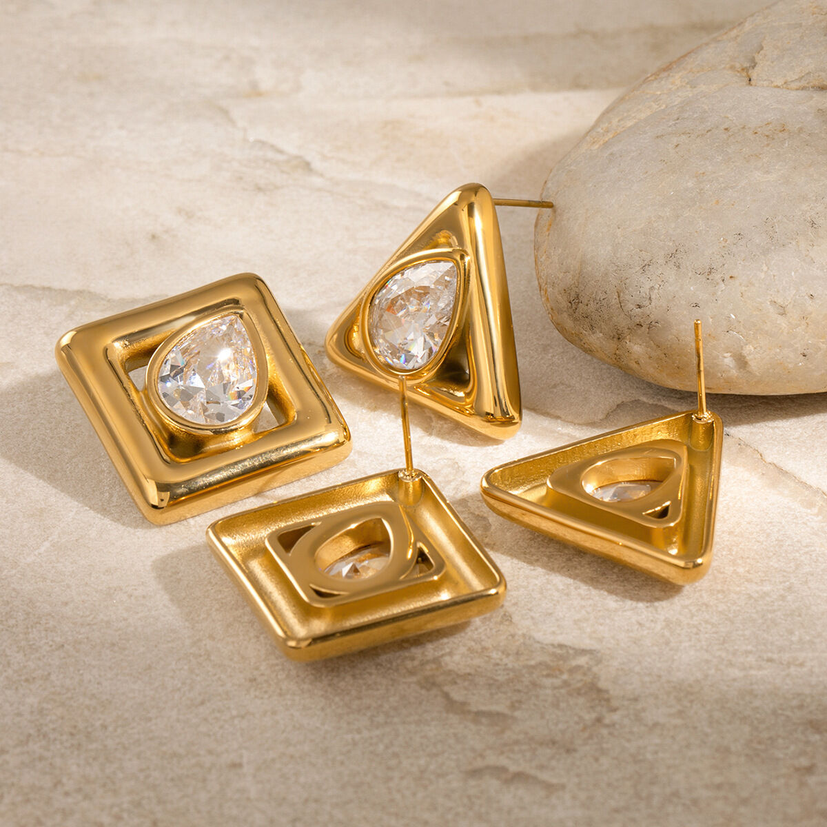 1 paio di orecchini a bottone da donna in acciaio inossidabile con zircone placcato oro , semplici e geometrici 2