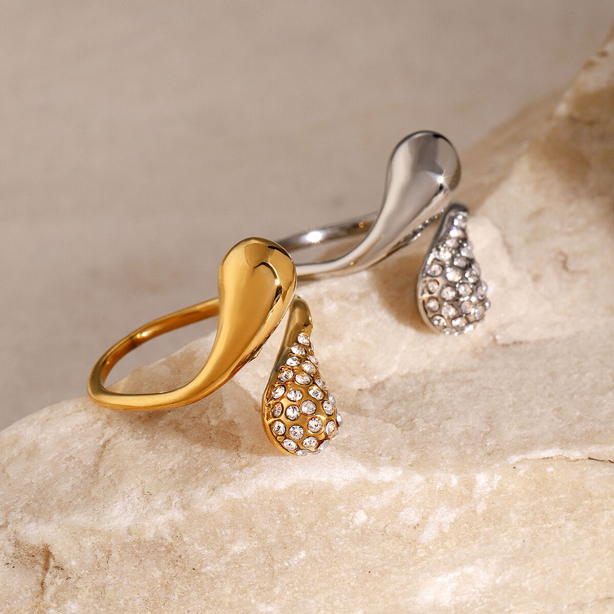 1 pezzo semplice stile a forma di goccia in acciaio inossidabile impermeabile intarsio dorato strass anelli regolabili da donna