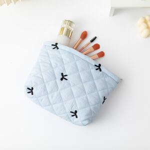 1 Piece Classic Travel Bowknot Portable Large Capacity Pouch With Random Printing Design Women's Quilted Cosmetic Bags h5 Picture10